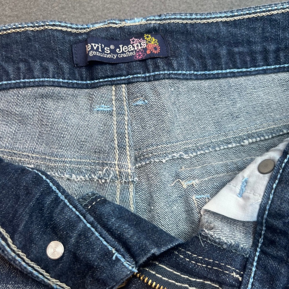Levi's Womens Denim Shorts Size 11 32"Dark Wash Cuffed Flap Pocket Festival Boho - Picture 4 of 10
